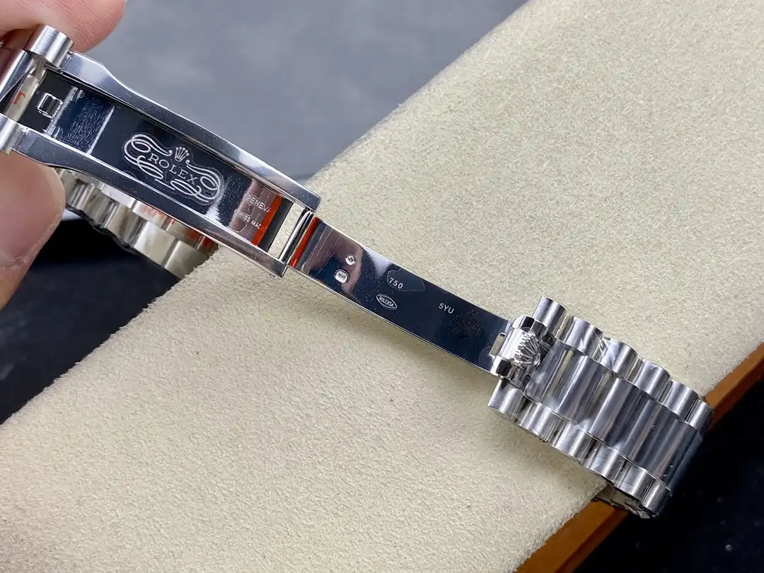 Rolex Day-Date 41985 Nachbau — Leuchtmasse-Aufnahme