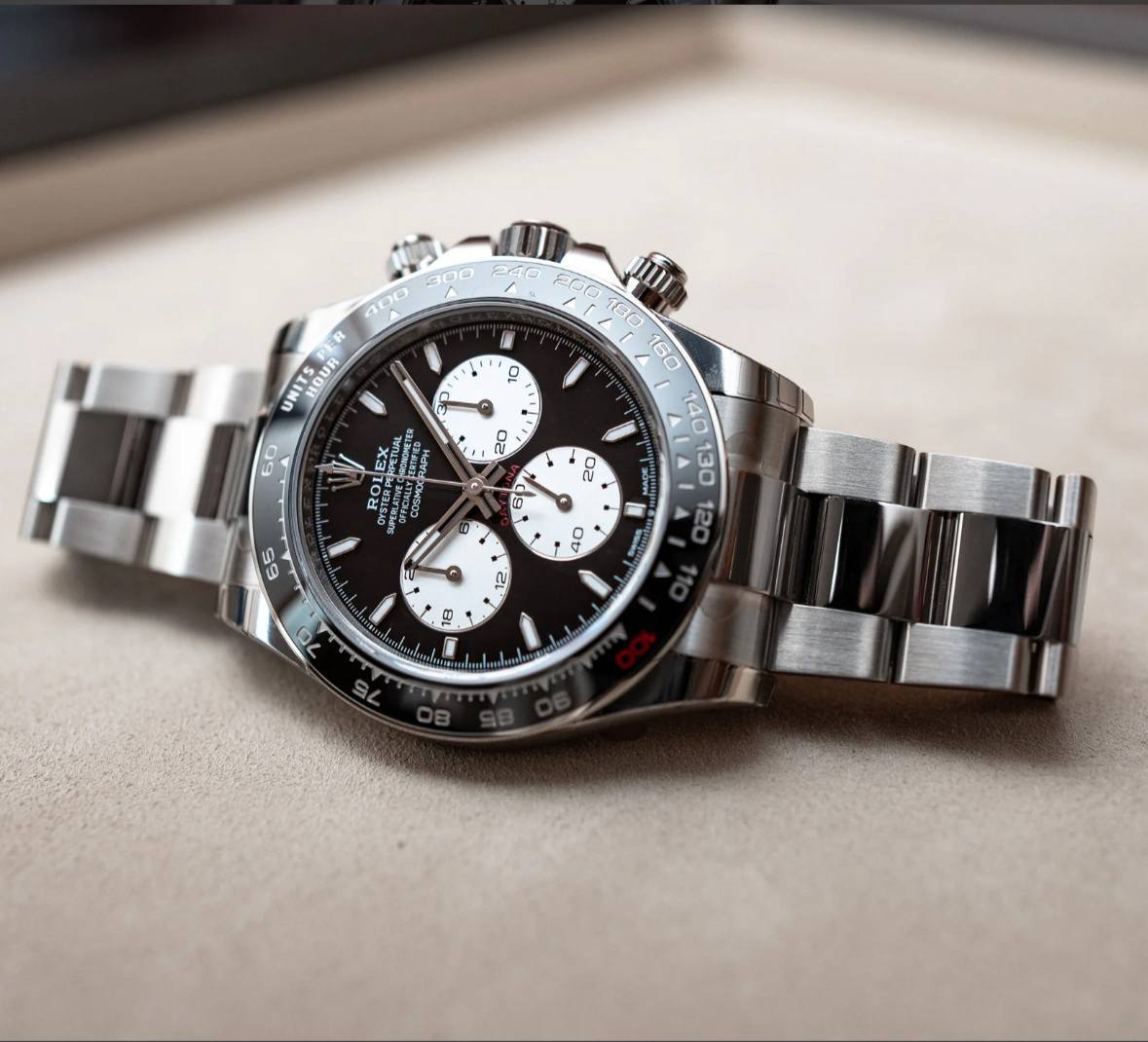 Rolex Daytona 126529LN Klon Zifferblatt in schwarz — Gehäusebodendetail