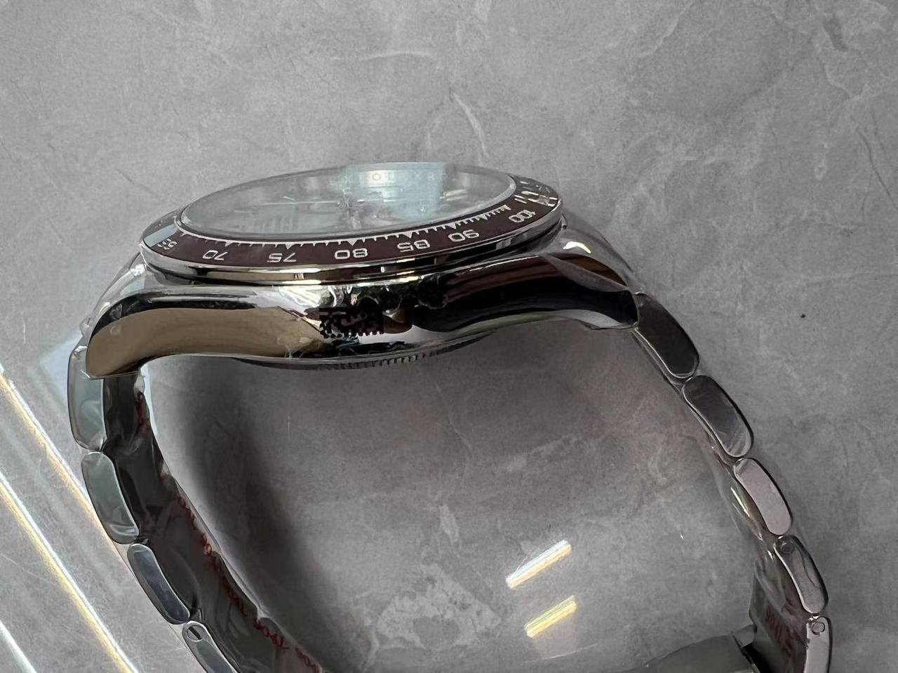 Rolex Daytona 126506 Replica — Seitenprofil