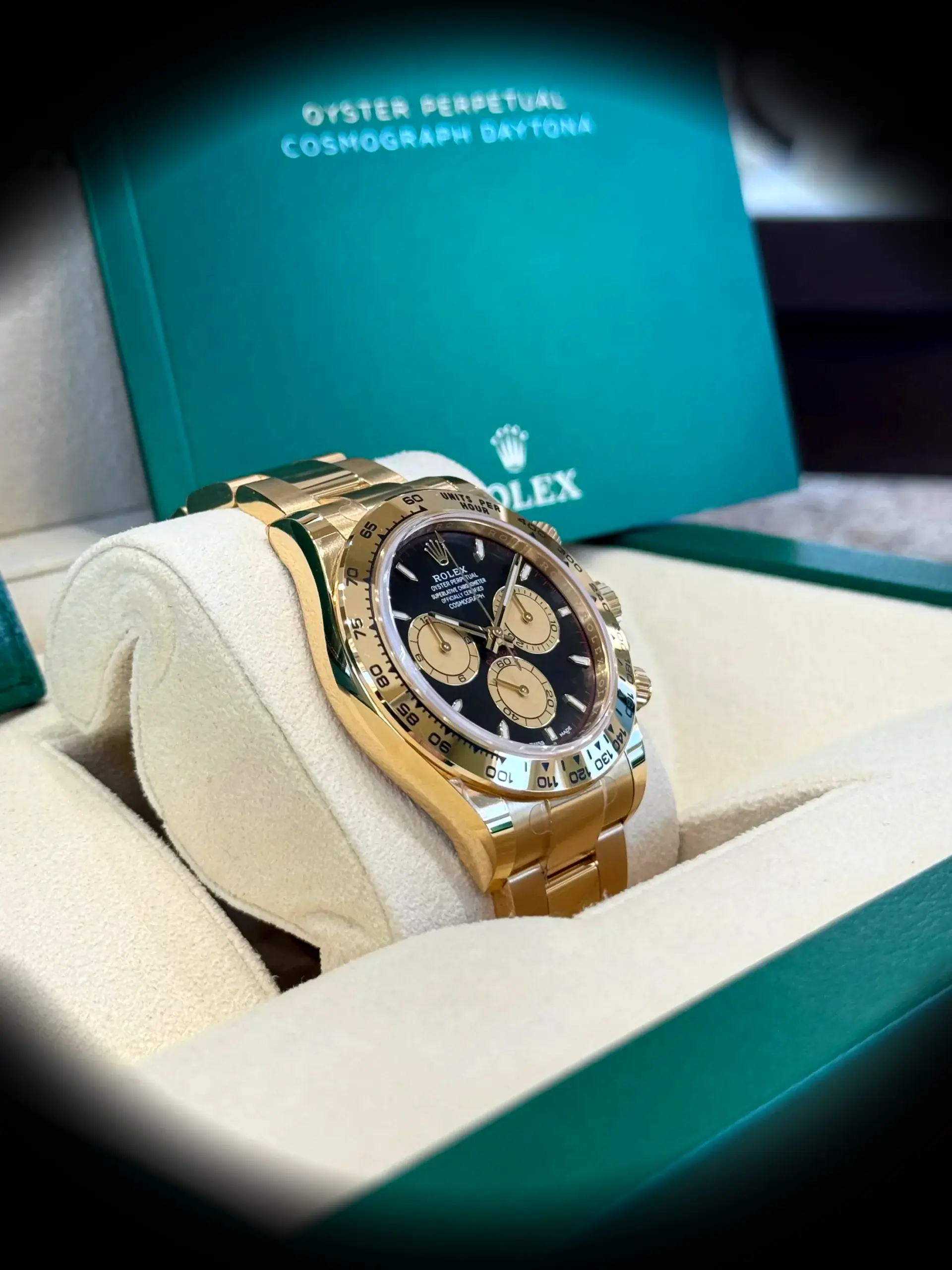 Daytona 126508 1:1 Super Clone Zifferblatt in schwarz — Gehäusebodendetail