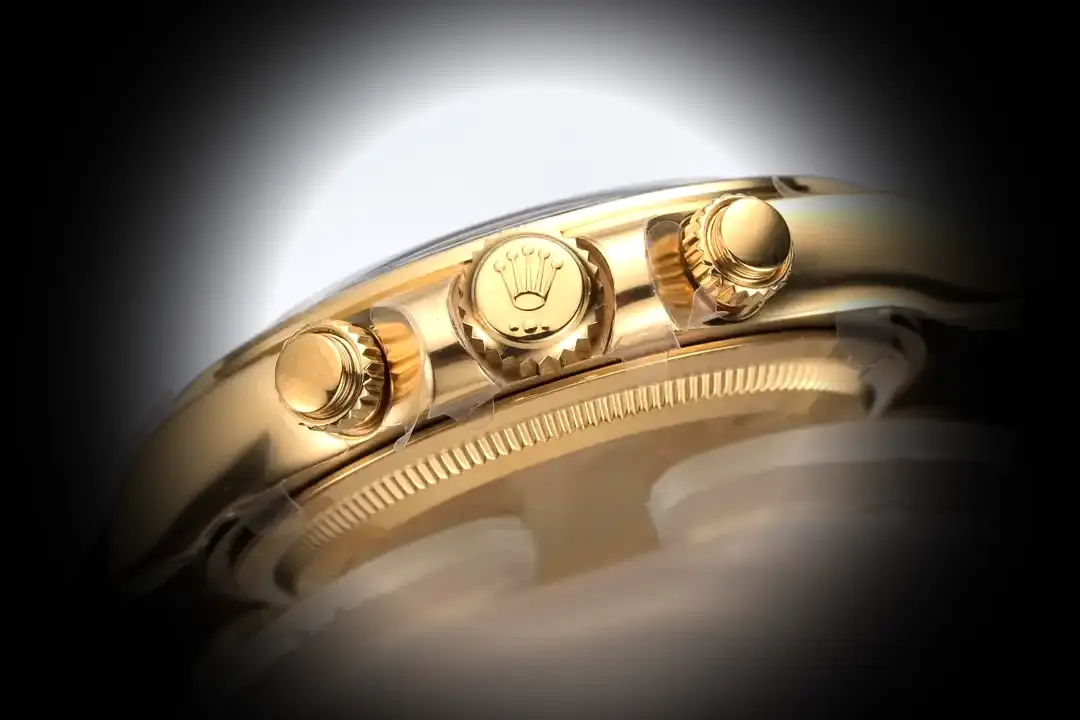 Rolex Daytona 126518LN Schweizer Klon Zifferblatt in golden und tiefenschwarz — Lünette-Makro