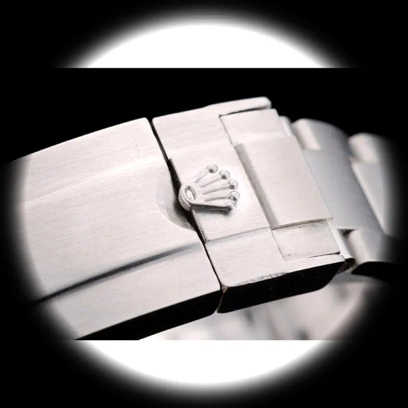 Explorer 42002 Schweizer Klon Zifferblatt in schwarz — Schrägansicht