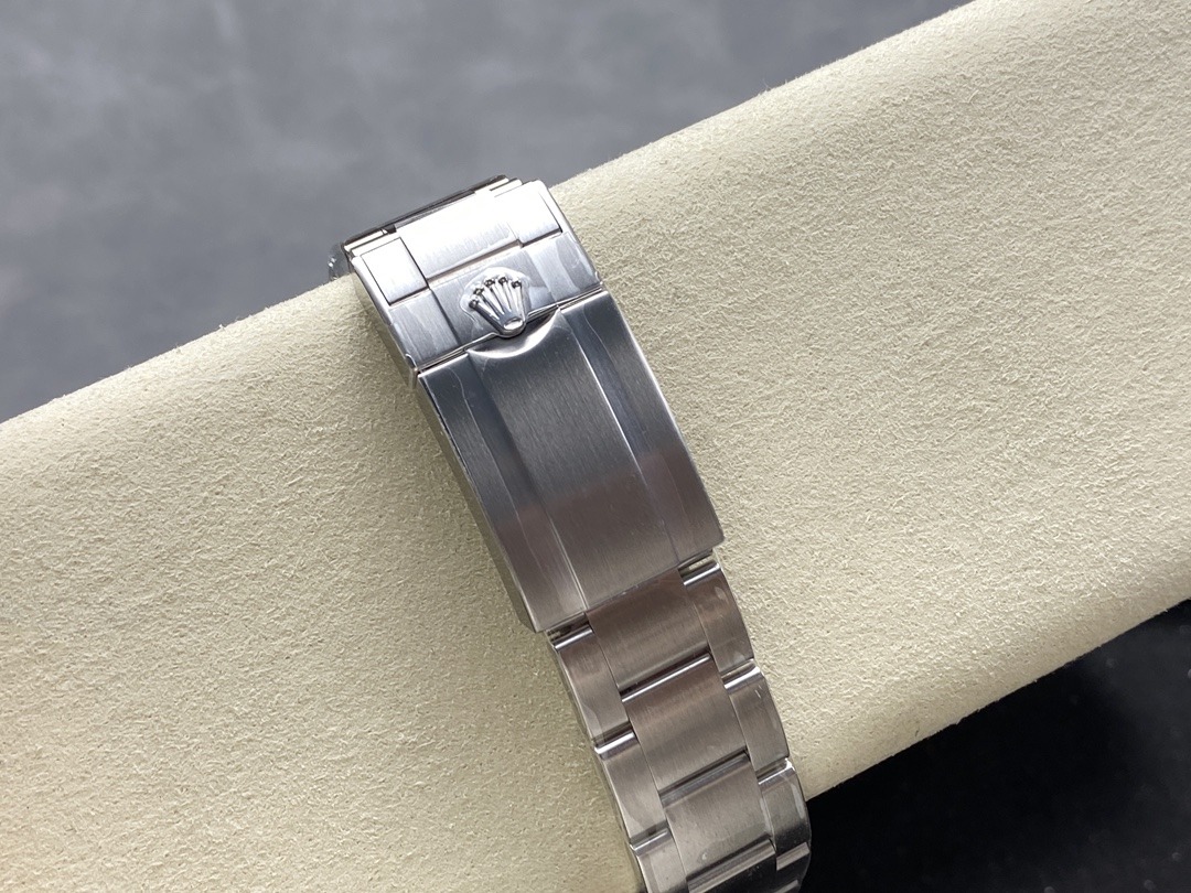 Rolex Explorer 124270 Nachbau 40mm — Handgelenksaufnahme