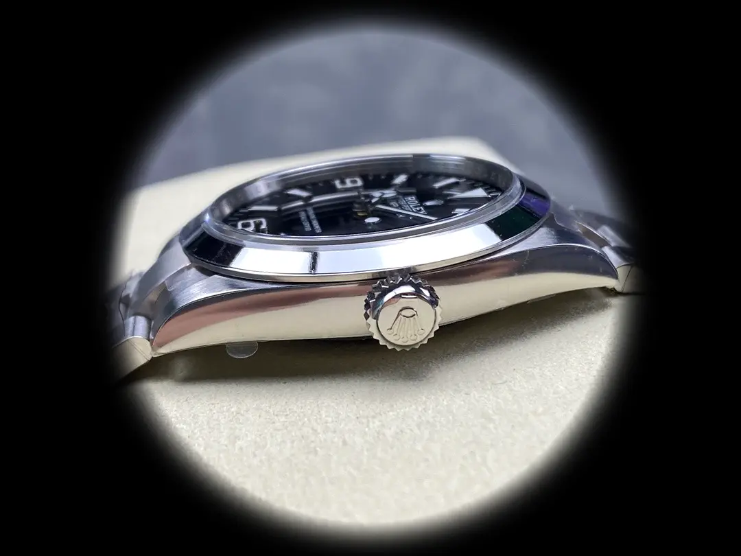 Explorer 124270 Schweizer Replica — Armband-Detail