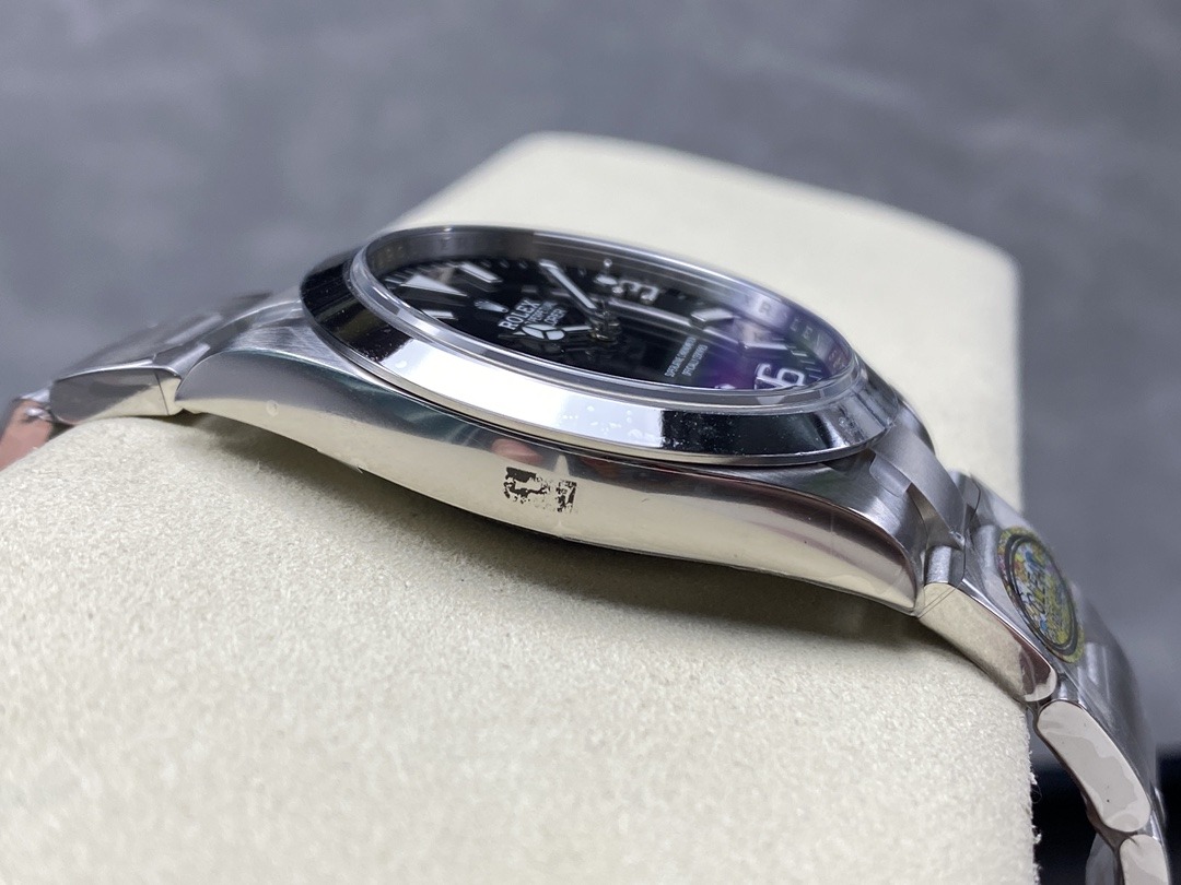 Rolex Explorer 124270 Replica Zifferblatt in schwarz — Lünette-Makro