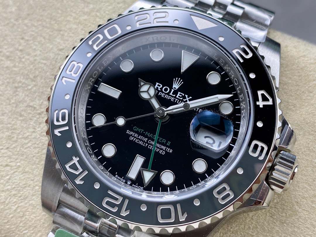 GMT-Master 126710GRNR Bruce Wayne Nachbau 40mm — Zifferblatt-Nahaufnahme