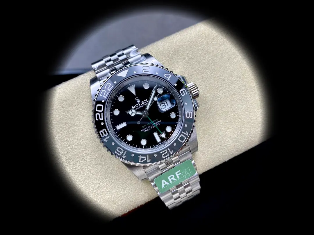 Rolex GMT-Master 126710GRNR Schweizer Replica — Seitenprofil