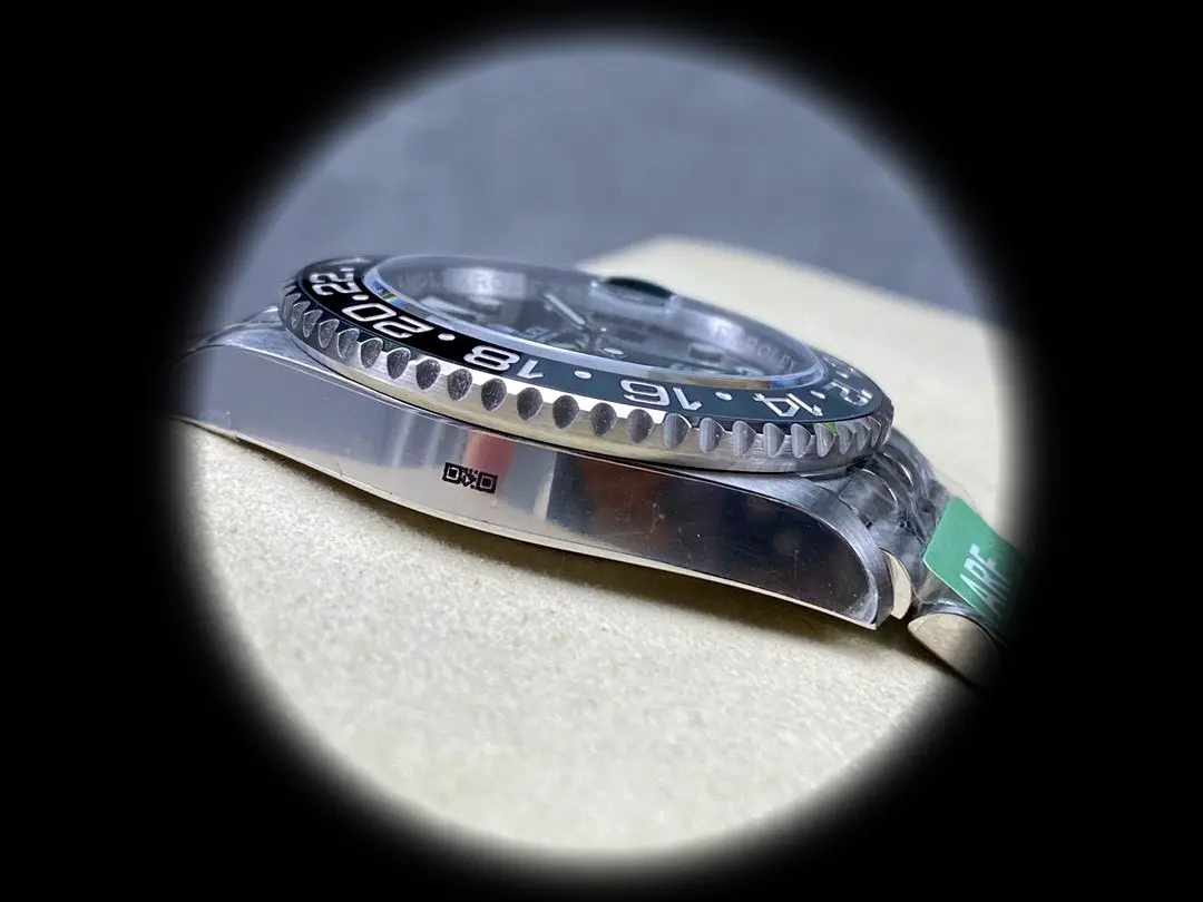 GMT-Master 126710GRNR Super Clone Zifferblatt in schwarz — Gehäusebodendetail