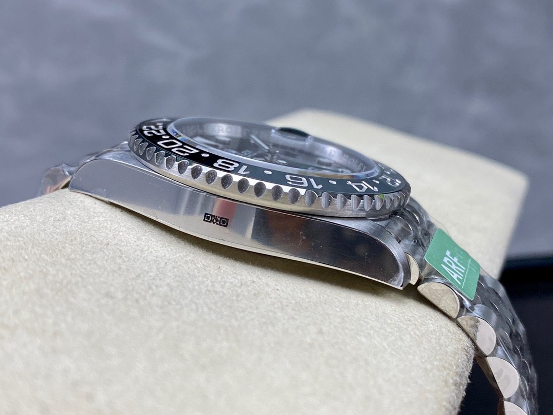 GMT-Master 126710GRNR Replica Zifferblatt in schwarz — Gehäusebodendetail