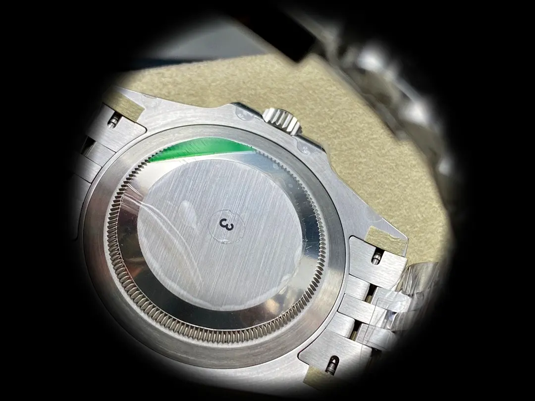 GMT-Master 126710GRNR Schweizer Klon — Armband-Detail
