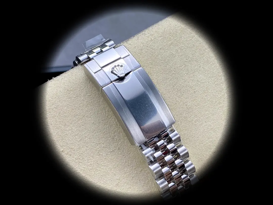 Rolex GMT-Master 126710GRNR 1:1 Super Clone Zifferblatt in schwarz — Lünette-Makro