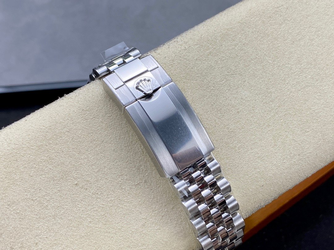 Rolex GMT-Master 126710GRNR Nachbau Zifferblatt in schwarz — Lünette-Makro