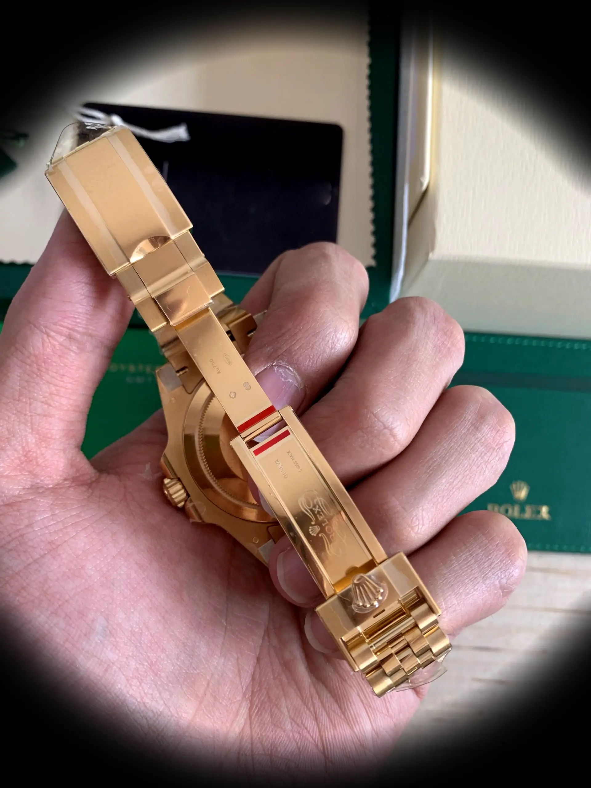 GMT-Master 126718GRNR Super Clone Zifferblatt in schwarz — Gehäusebodendetail