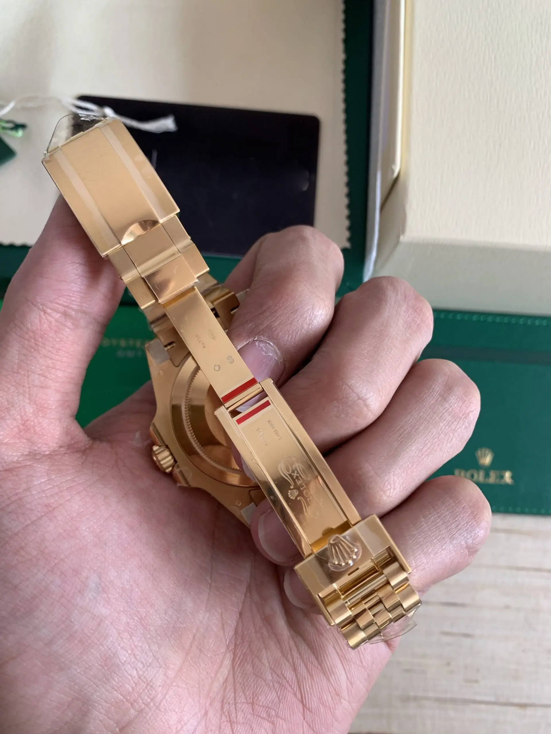 GMT-Master 126718GRNR Replica Zifferblatt in schwarz — Gehäusebodendetail