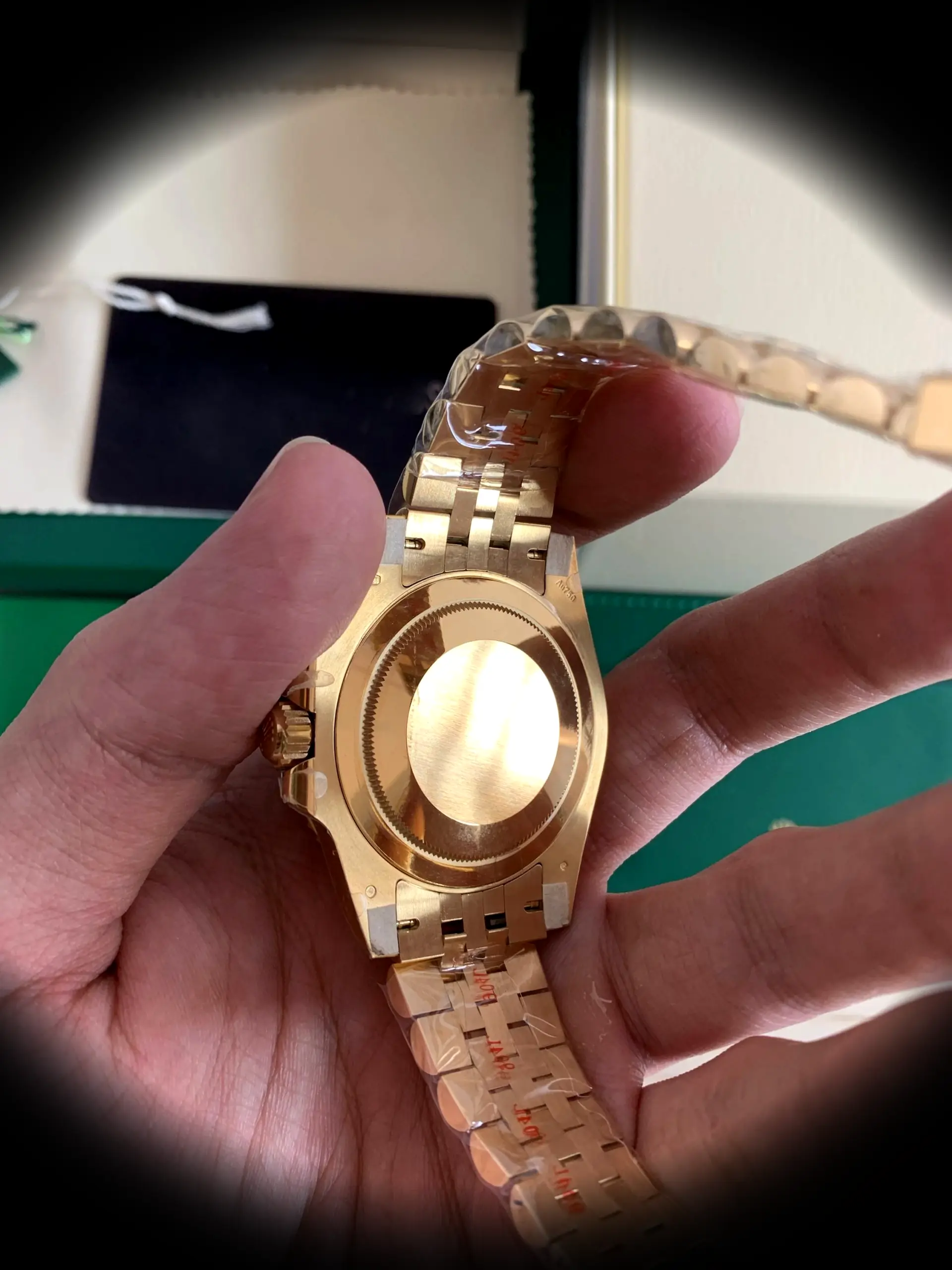 Rolex GMT-Master 126718GRNR Superclone 40mm — Handgelenksaufnahme