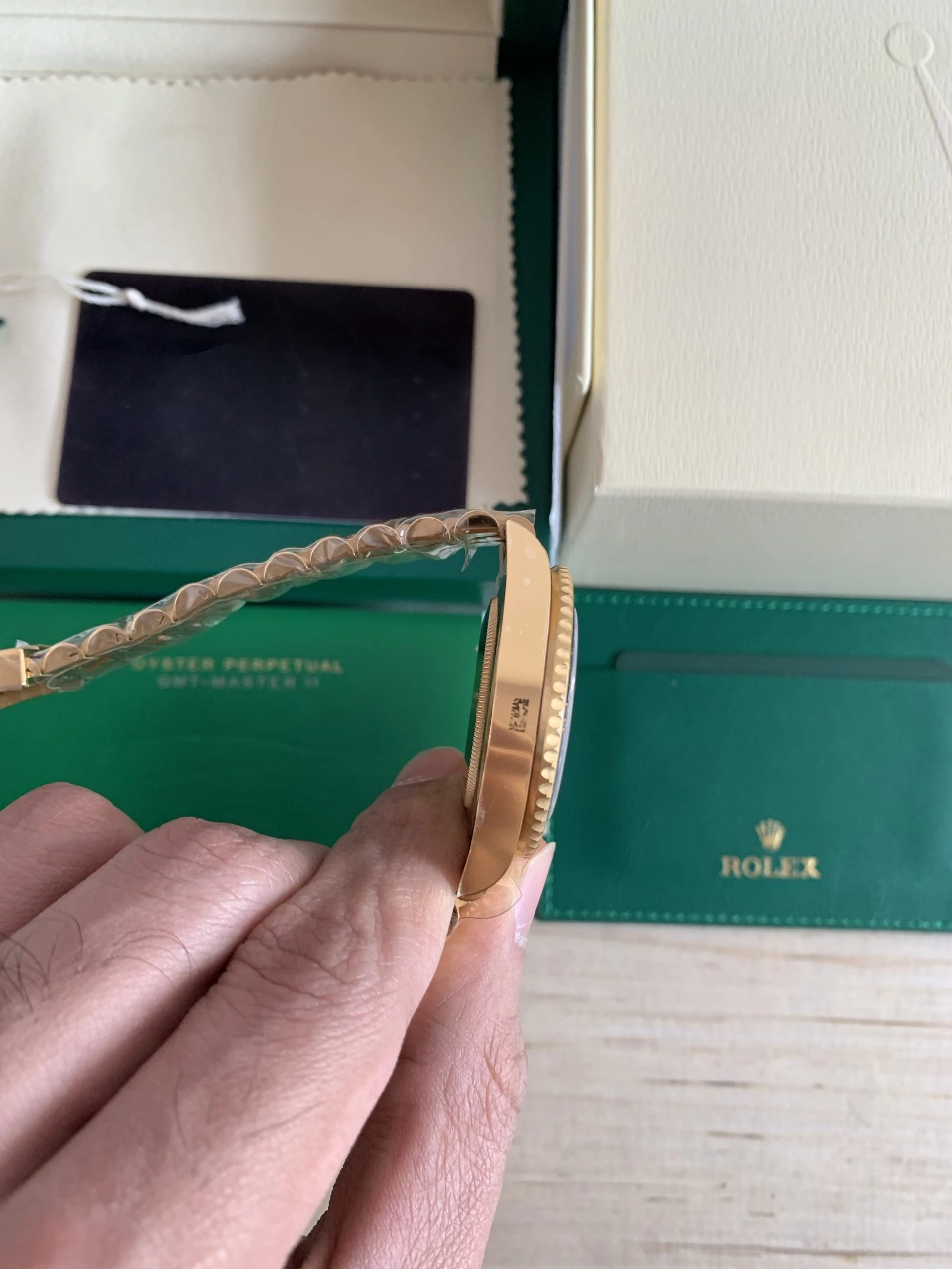 Rolex GMT-Master 126718GRNR Replica — Leuchtmasse-Aufnahme