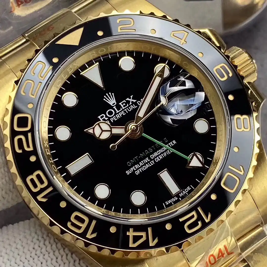 Rolex GMT-Master 126710BLRO-0001 Nachbau 40mm — Handgelenksaufnahme