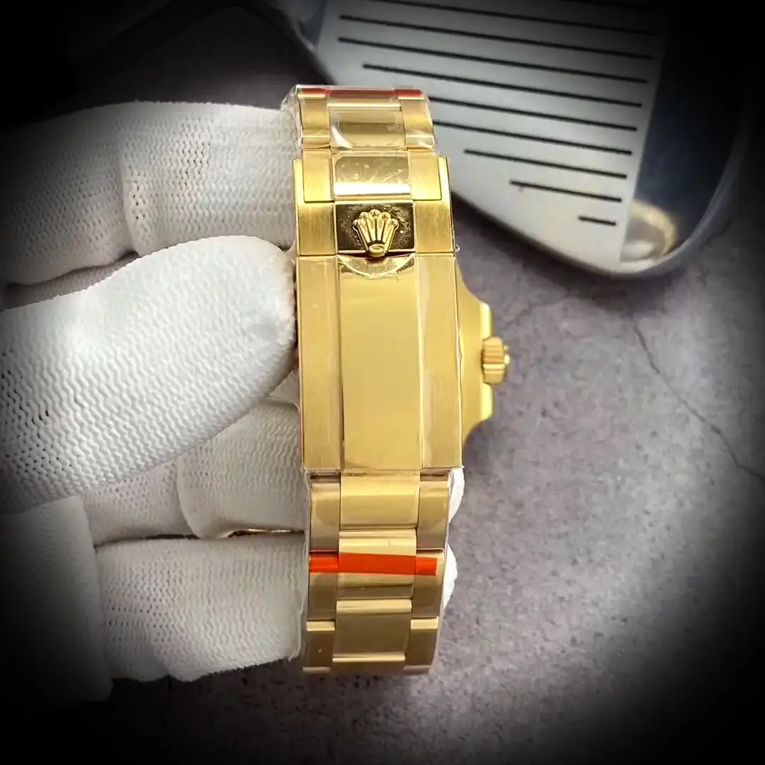 GMT-Master 126710BLRO-0001 Superclone 40mm — Krone und Gehäuse Detail