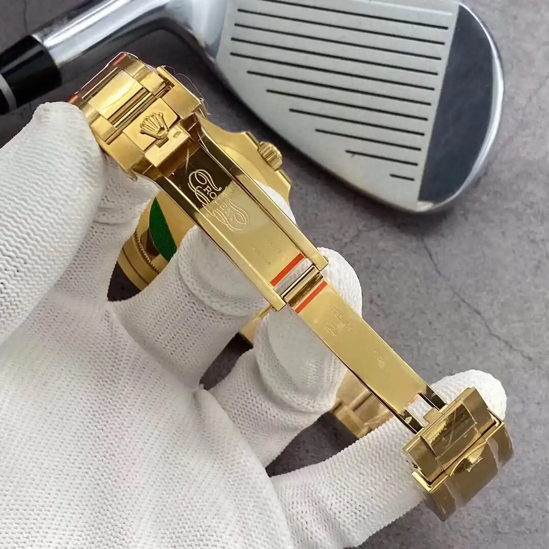 Rolex GMT-Master 126710BLRO-0001 1:1 Replica — Leuchtmasse-Aufnahme