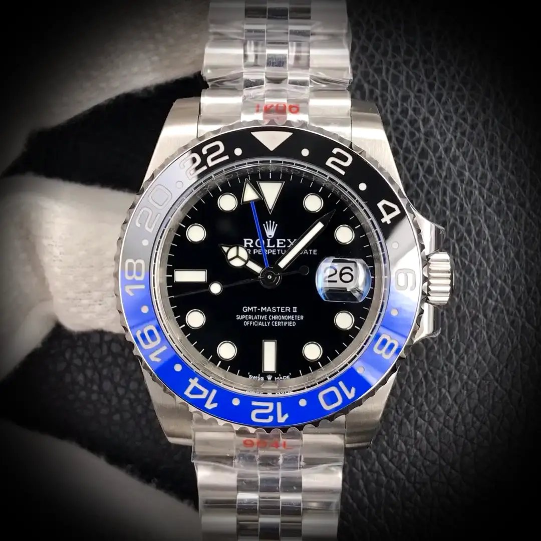 Rolex GMT-Master 126710 Schweizer Replica 40mm — Zifferblatt-Nahaufnahme
