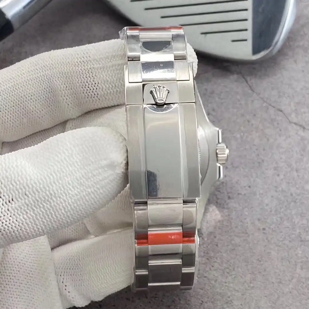 GMT-Master 126710BLRO Super Clone Replica 40mm — Krone und Gehäuse Detail