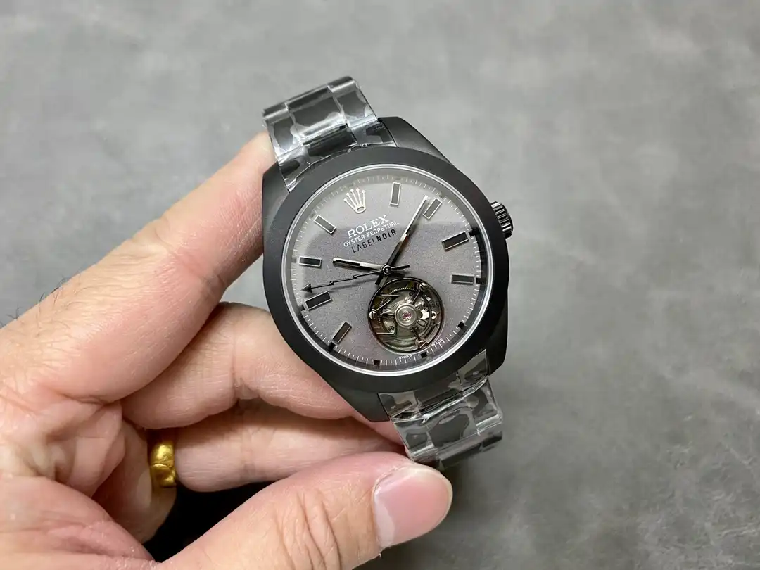 Milgauss SC116610 Super Clone Replica 40mm — Handgelenksaufnahme