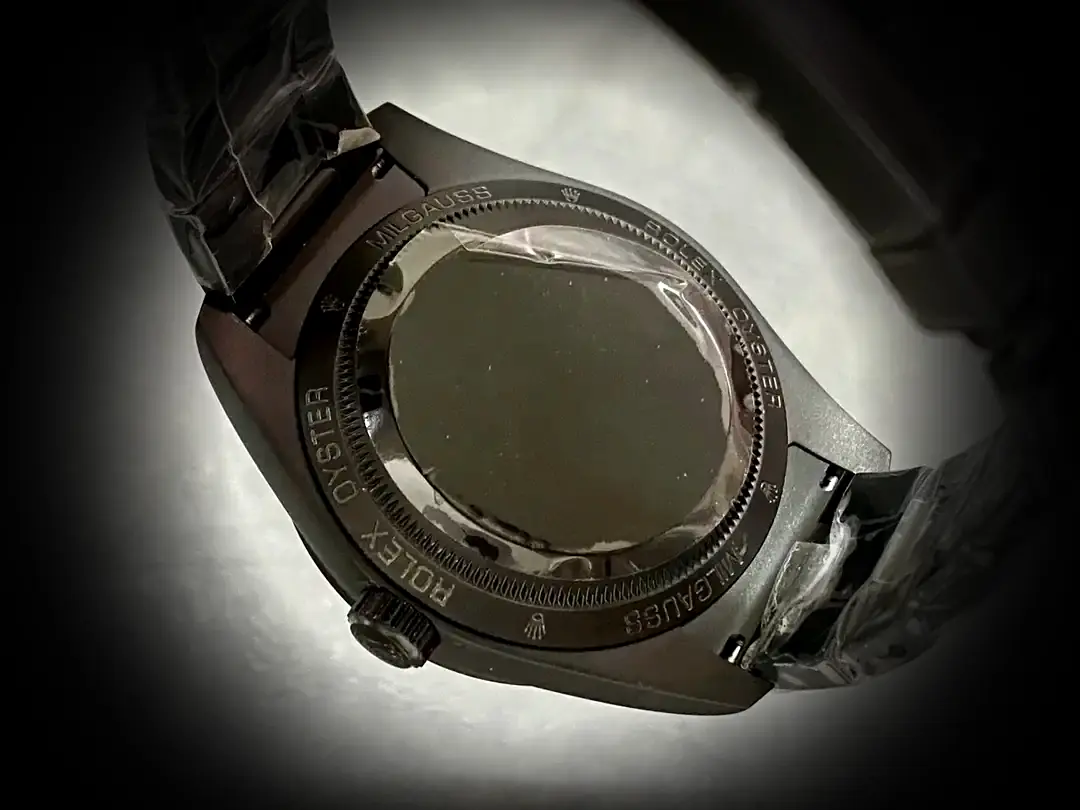 Rolex Milgauss SC116610 Schweizer Klon 40mm — Krone und Gehäuse Detail