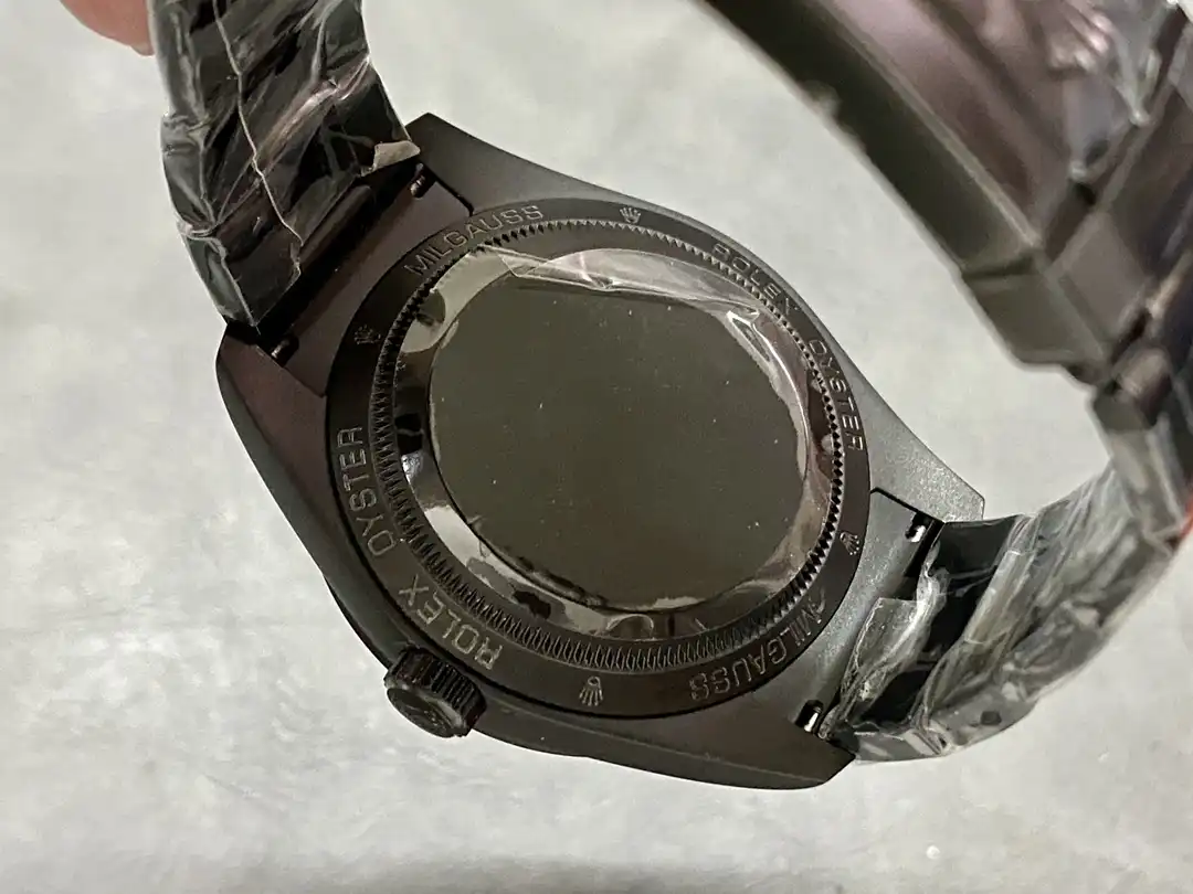 Rolex Milgauss SC116610 1:1 Replica 40mm — Krone und Gehäuse Detail