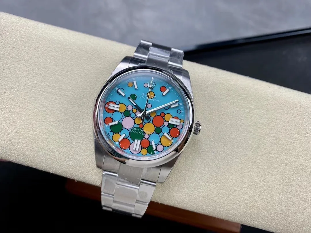oyster-perpetual 124300 Super Clone - Handgelenksaufnahme