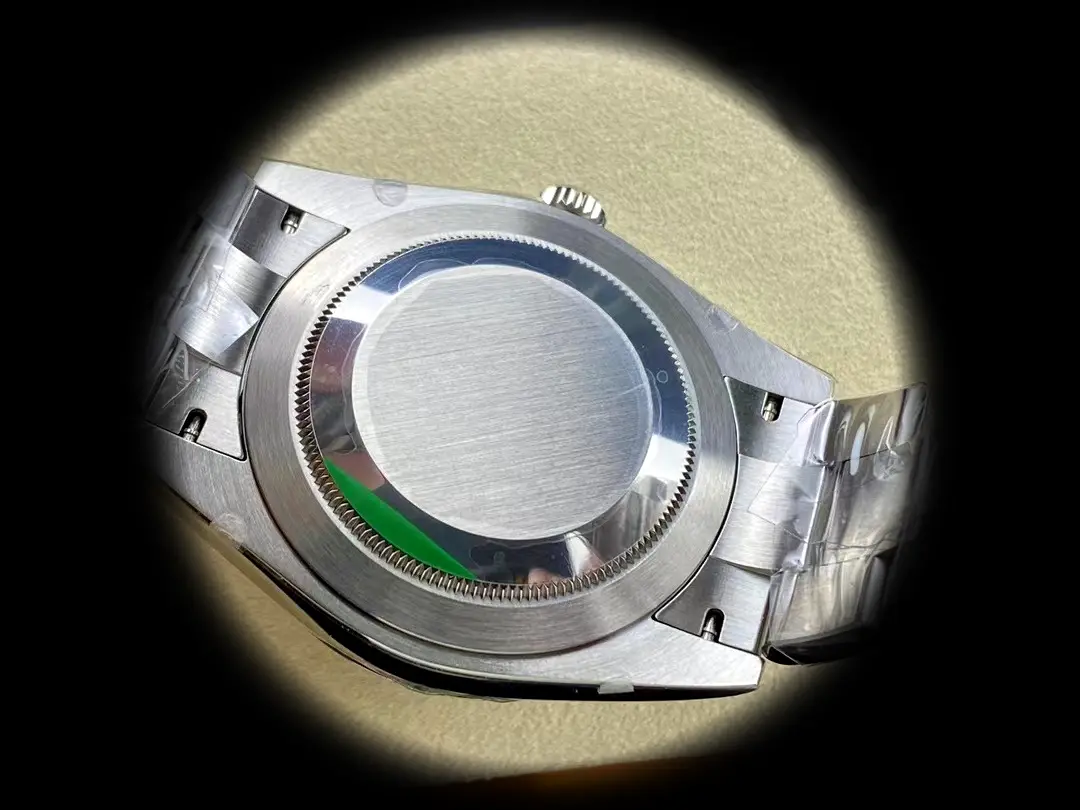 Oyster Perpetual 124300 1:1 Super Clone 41mm — Krone und Gehäuse Detail