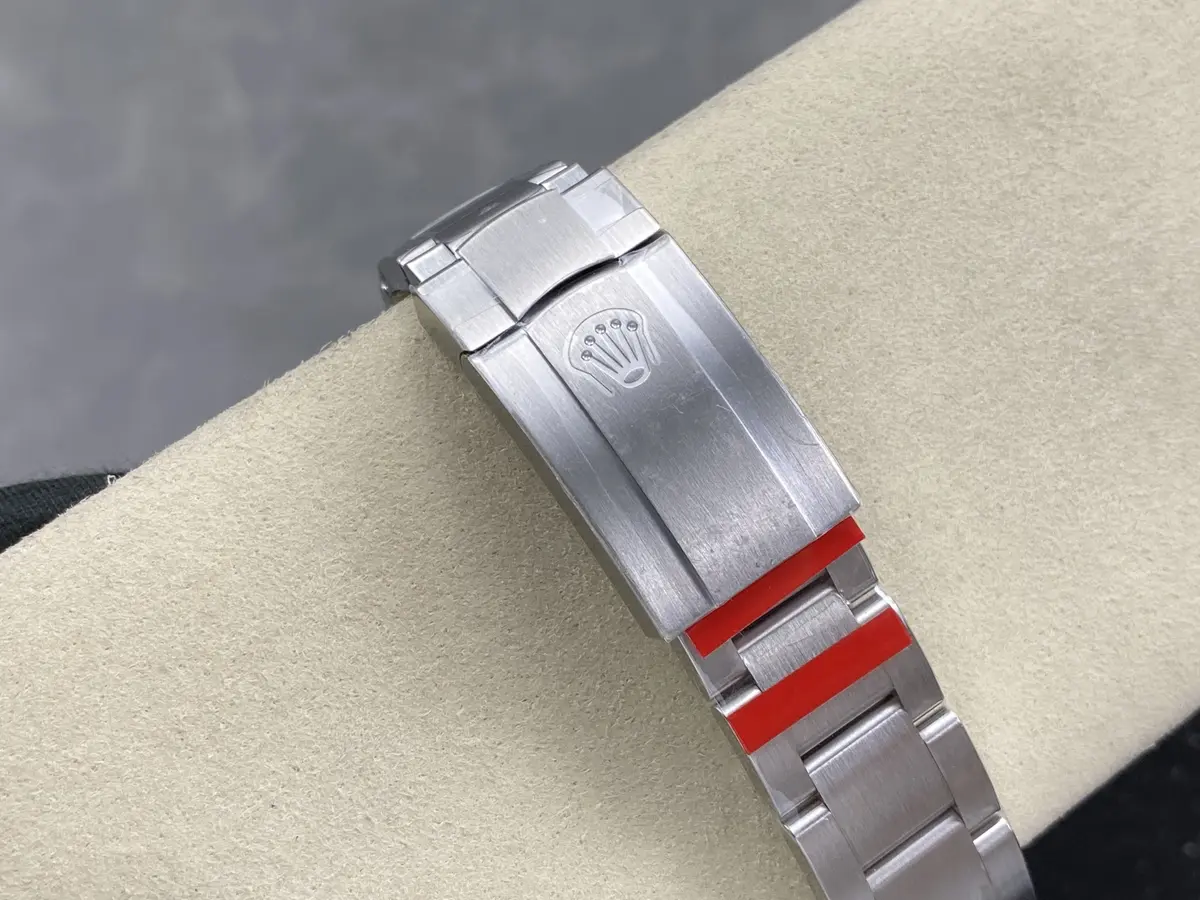 Rolex Oyster Perpetual 124300 Schwarz, Faltschließe im Detail