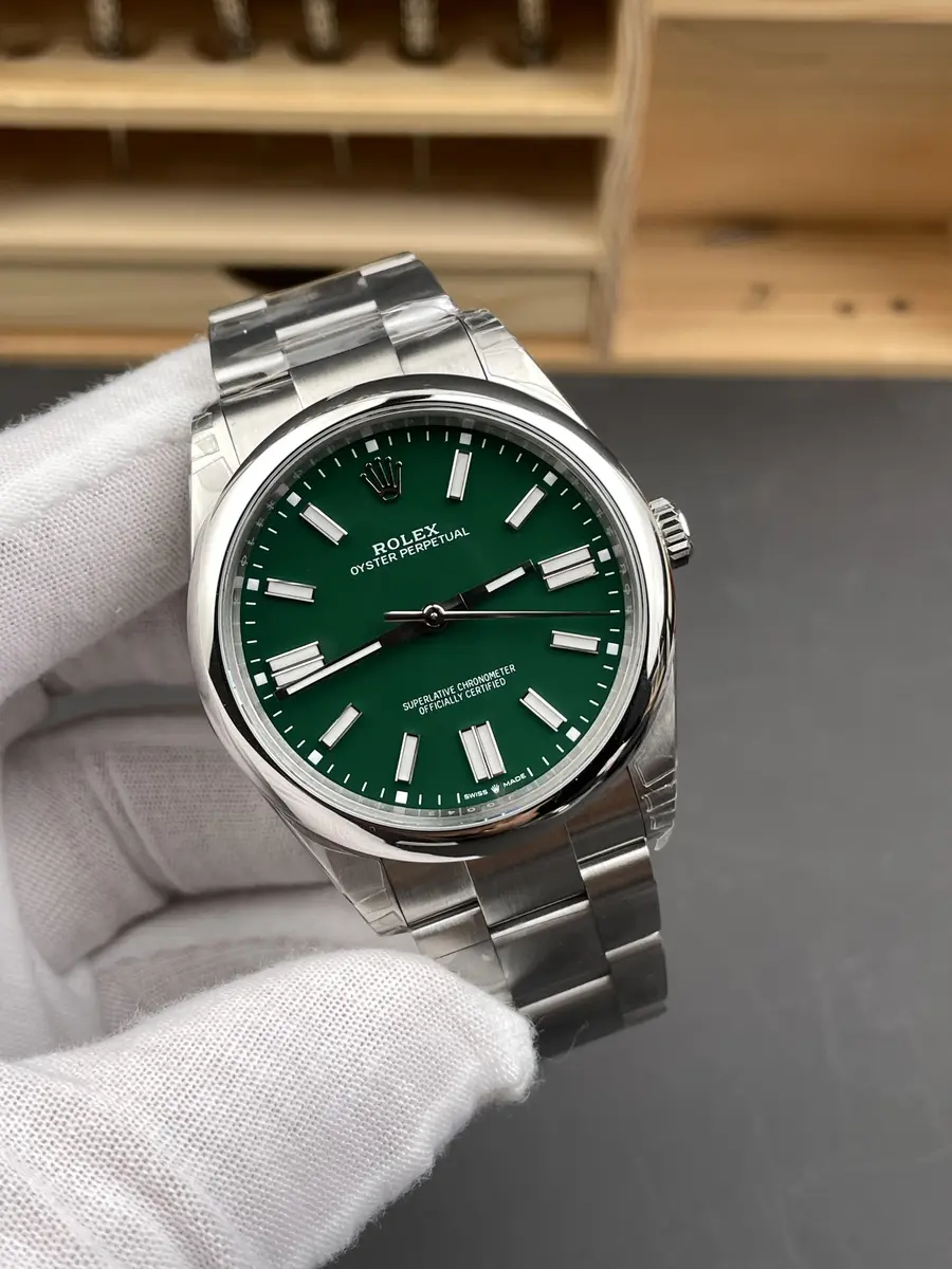 Rolex Oyster Perpetual 124300 Grün, Dreiviertelansicht
