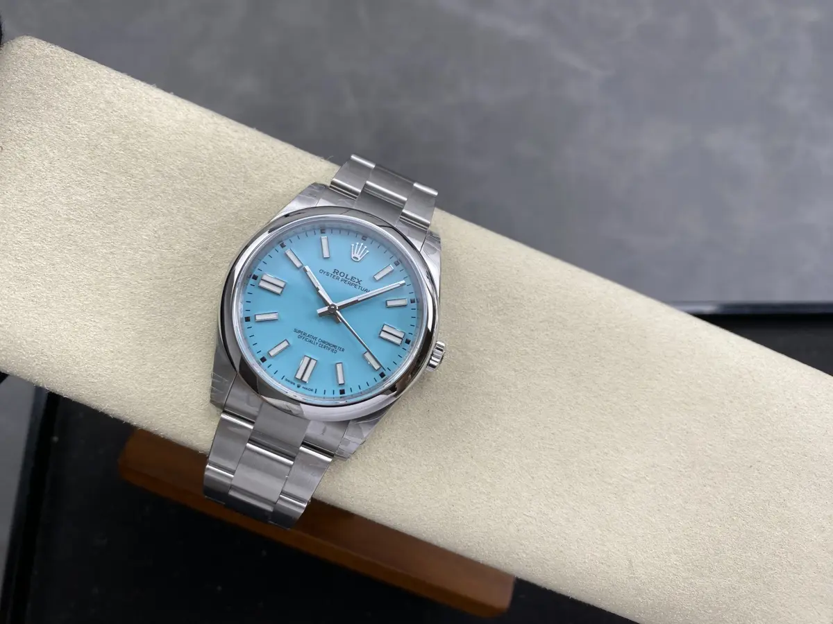 Rolex Oyster Perpetual 124300 Türkisblau, Dreiviertelansicht
