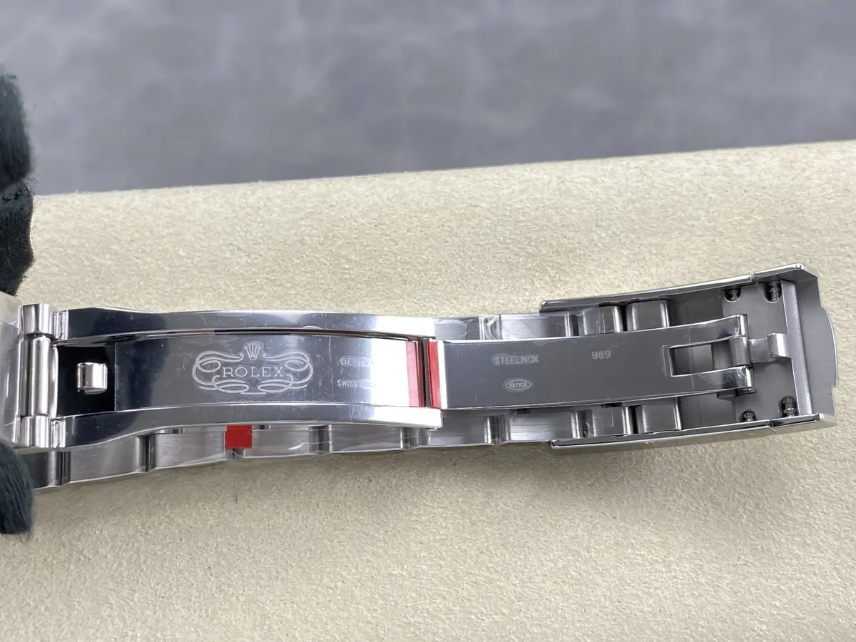 Rolex Oyster Perpetual 124300 Türkisblau, Faltschließe im Detail