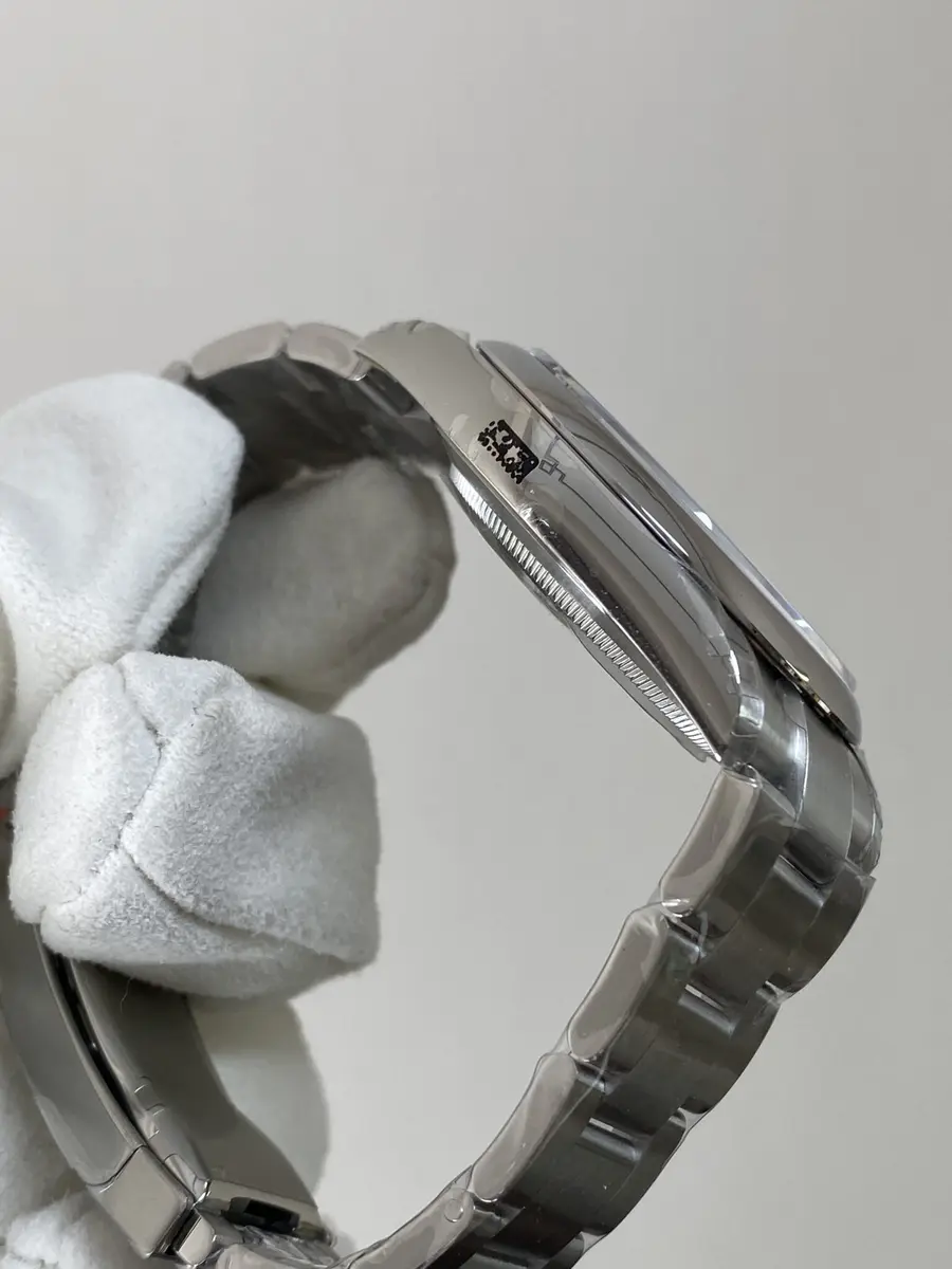 Rolex Oyster Perpetual 124300 Gelb, seitliche Gehäuseansicht