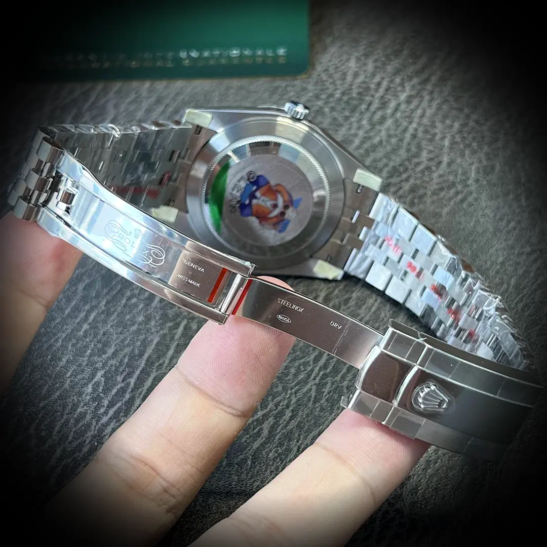 Datejust 126334 Super Clone Zifferblatt in rhodium — Gehäusebodendetail