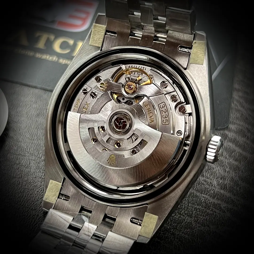 Datejust 126334 Schweizer Replica 41mm — Krone und Gehäuse Detail