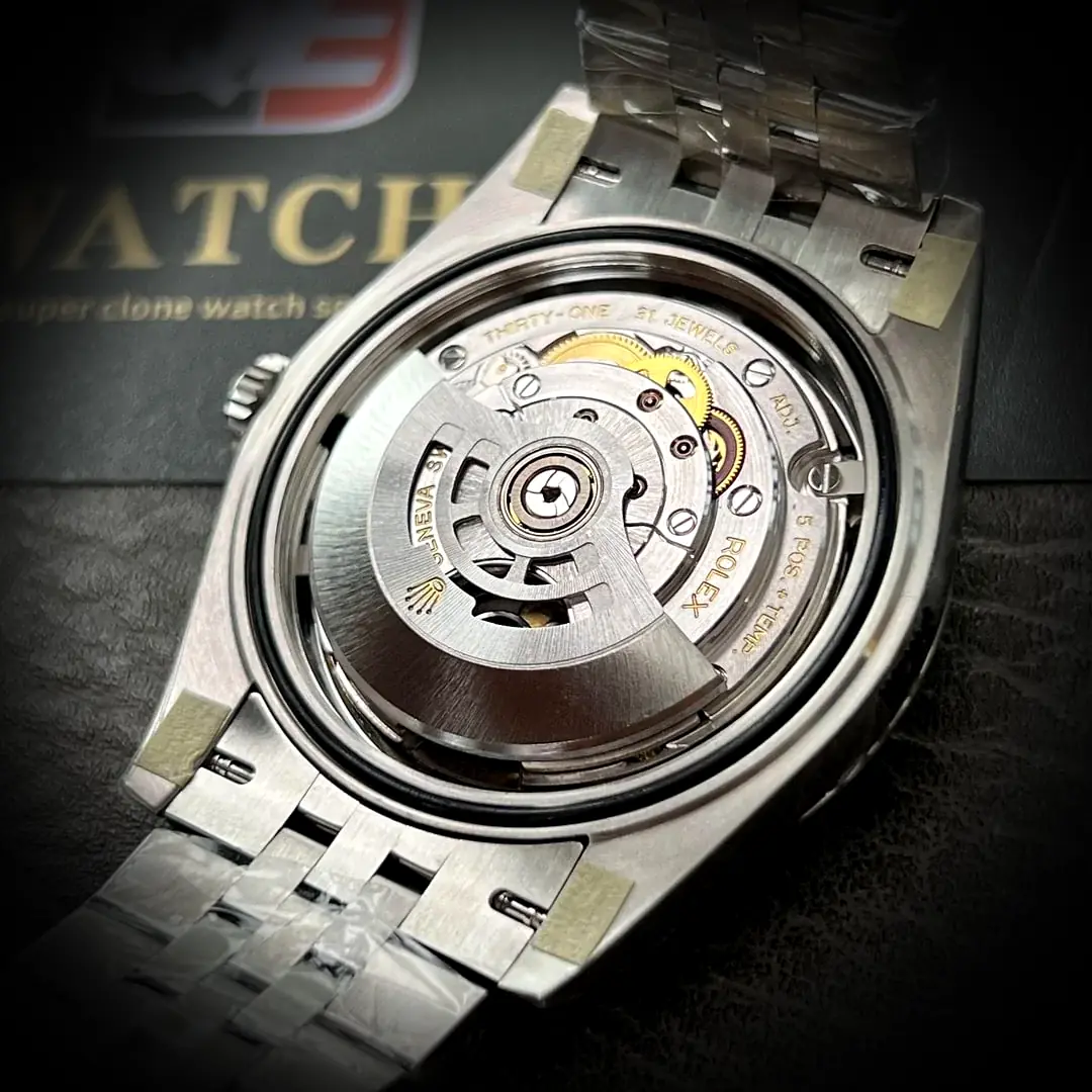 Rolex Datejust 126334 Super Clone — Leuchtmasse-Aufnahme