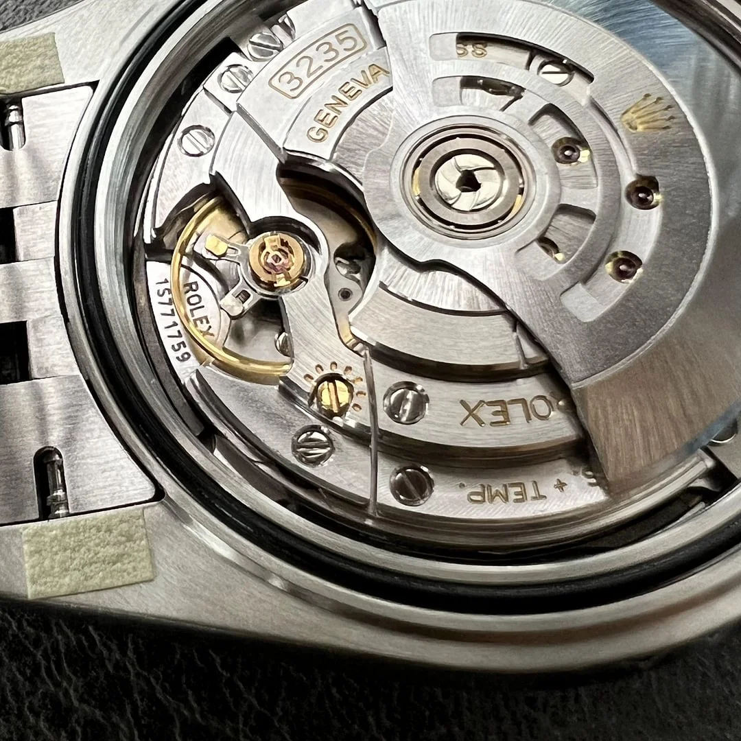 Datejust 126334 Klon Zifferblatt in rhodium — Schrägansicht