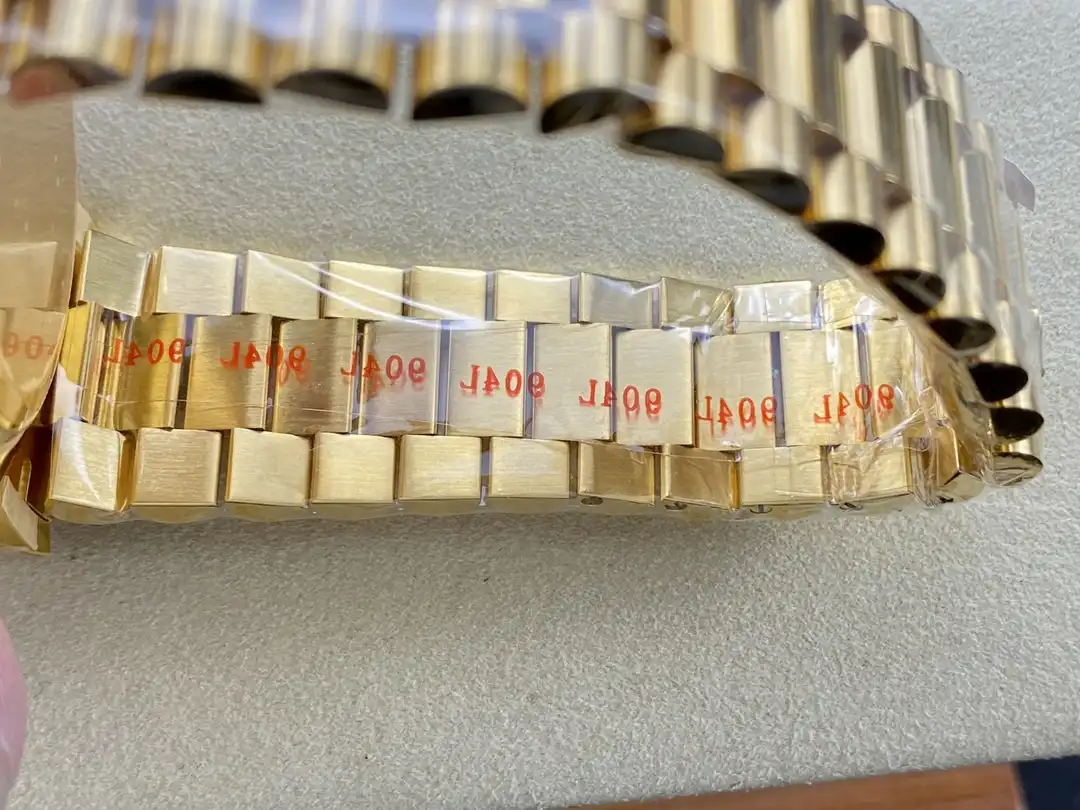 Rolex Day-Date 228238 Replica — Leuchtmasse-Aufnahme