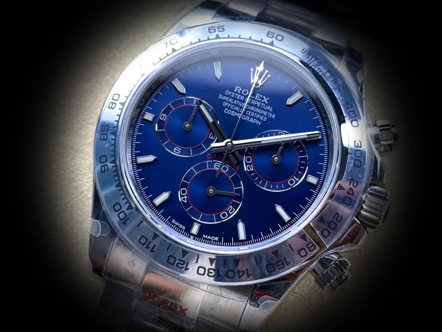 Rolex Daytona 126509 Schweizer Replica Zifferblatt in leuchtendes blau — Gehäusebodendetail