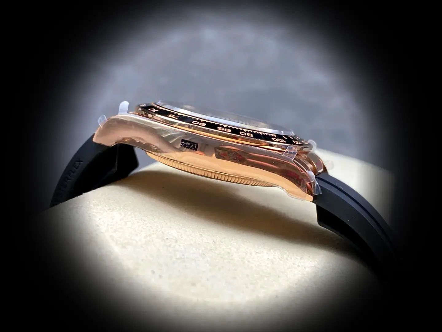 Rolex Daytona 126515LN Schweizer Replica Zifferblatt in schokolade und schwarz — Lünette-Makro