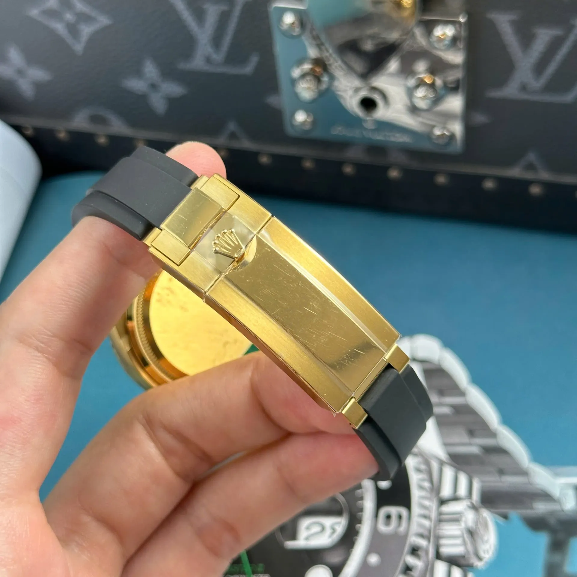 Rolex Daytona 126518LN Nachbau Zifferblatt in türkisblau und schwarz — Seitenprofil