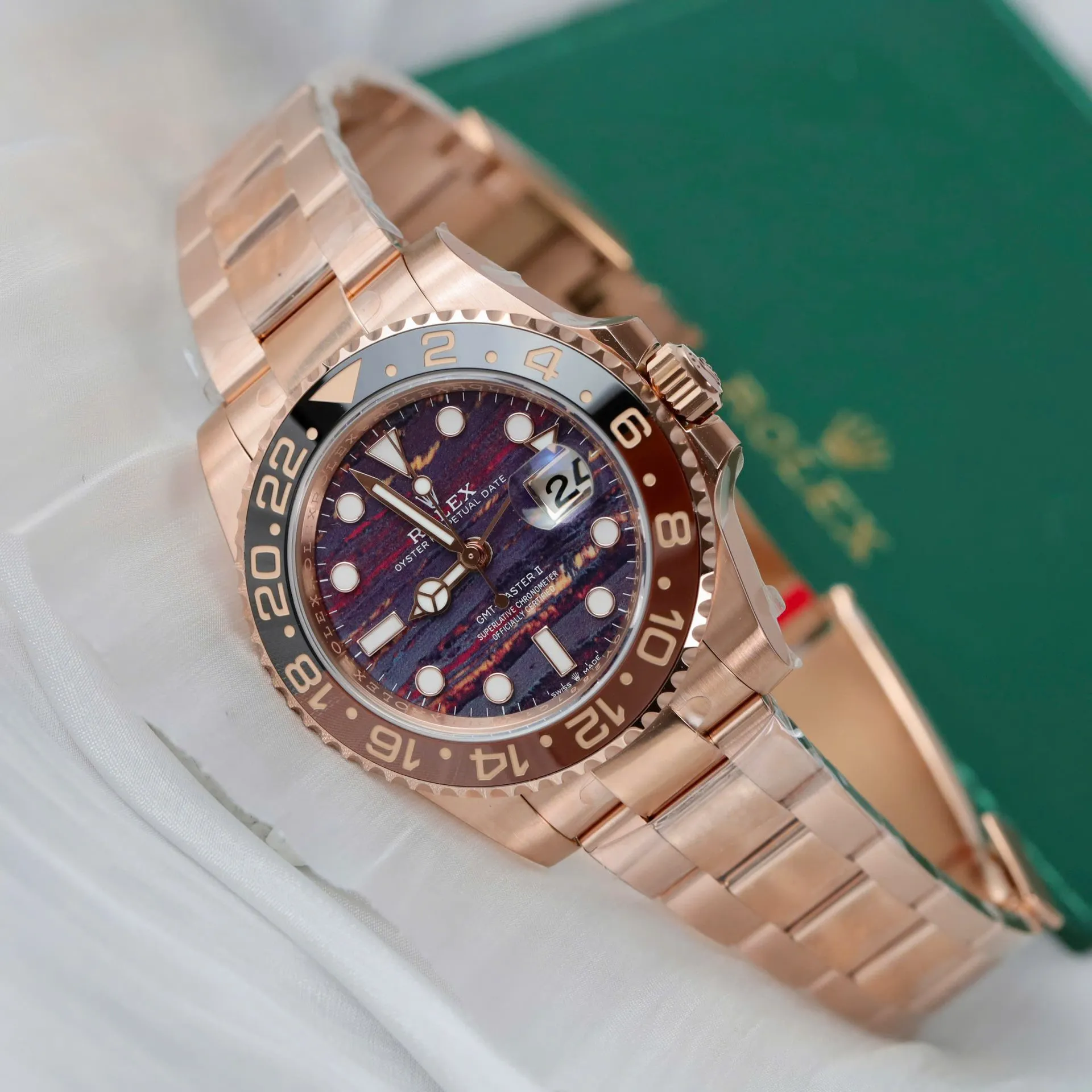 Rolex GMT-Master 126715CHNR 1:1 Replica 40mm — Zifferblatt-Nahaufnahme
