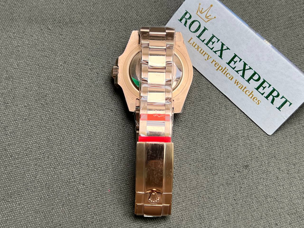 Rolex GMT-Master 126715CHNR Super Clone Replica 40mm — Gehäusebodendetail