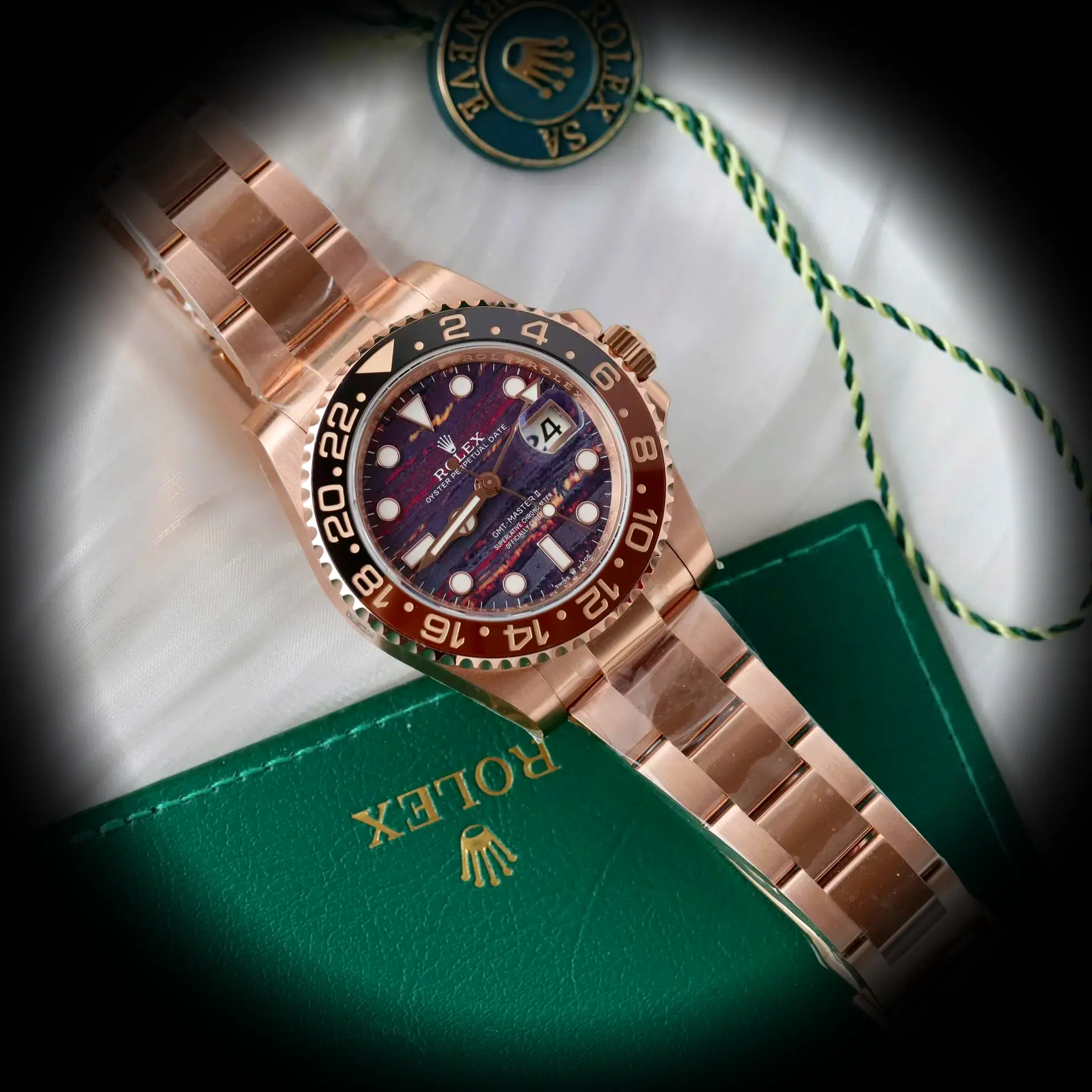 GMT-Master 126715CHNR Super Clone 40mm — Handgelenksaufnahme