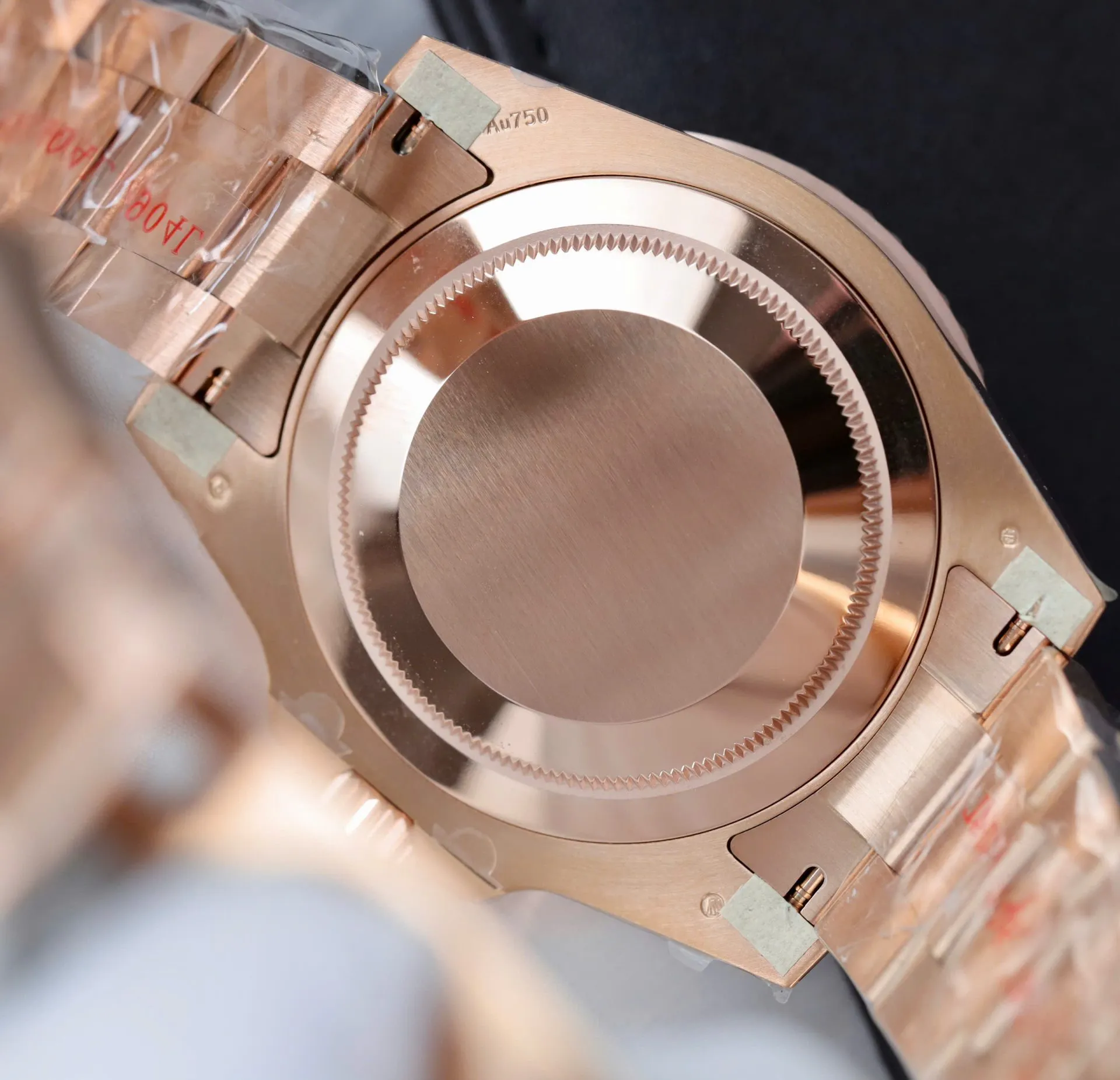 Rolex GMT-Master 126715CHNR Replica Zifferblatt in tigereisen — Schrägansicht