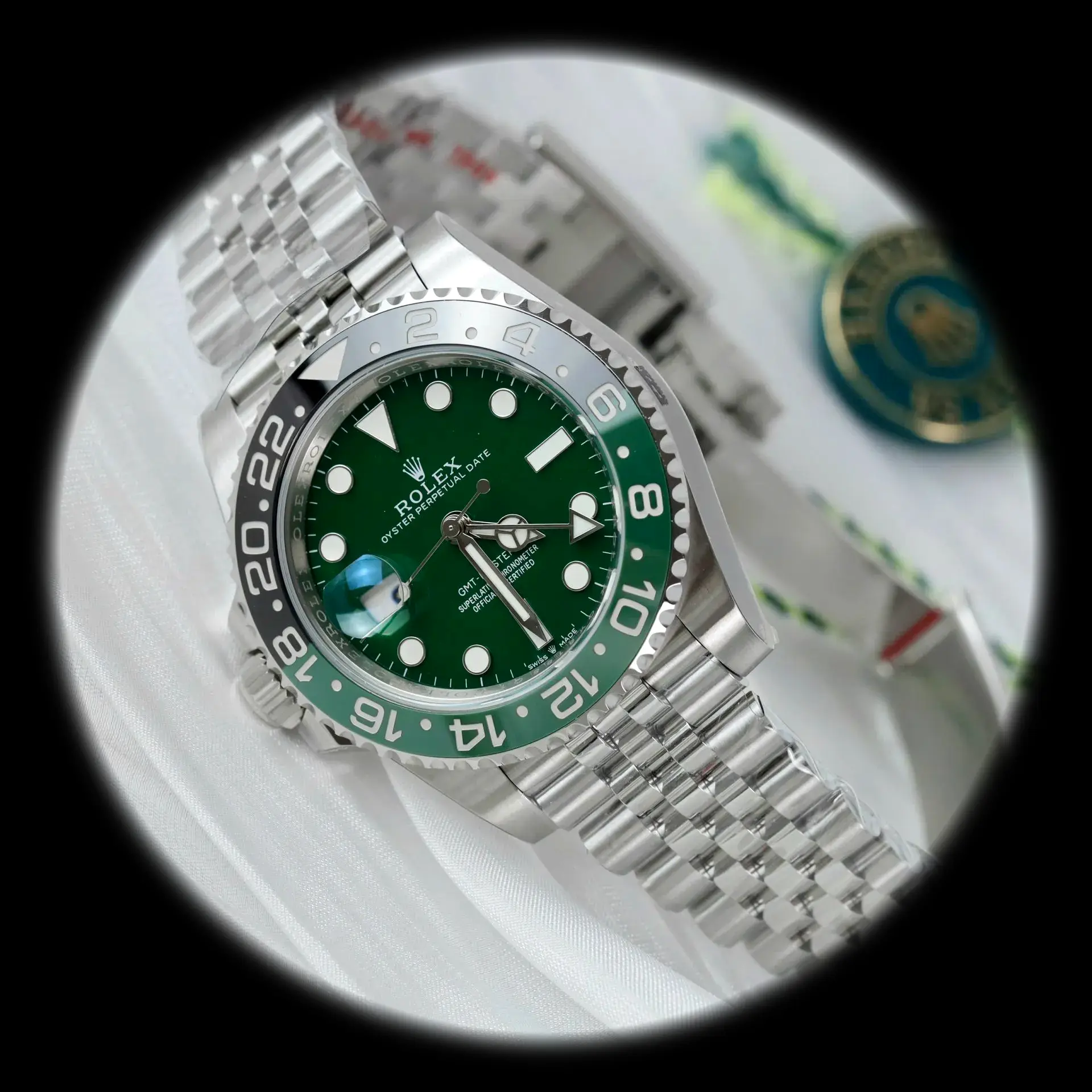 Rolex GMT-Master 126729VTNR Schweizer Klon Zifferblatt in grüne keramik — Gehäusebodendetail