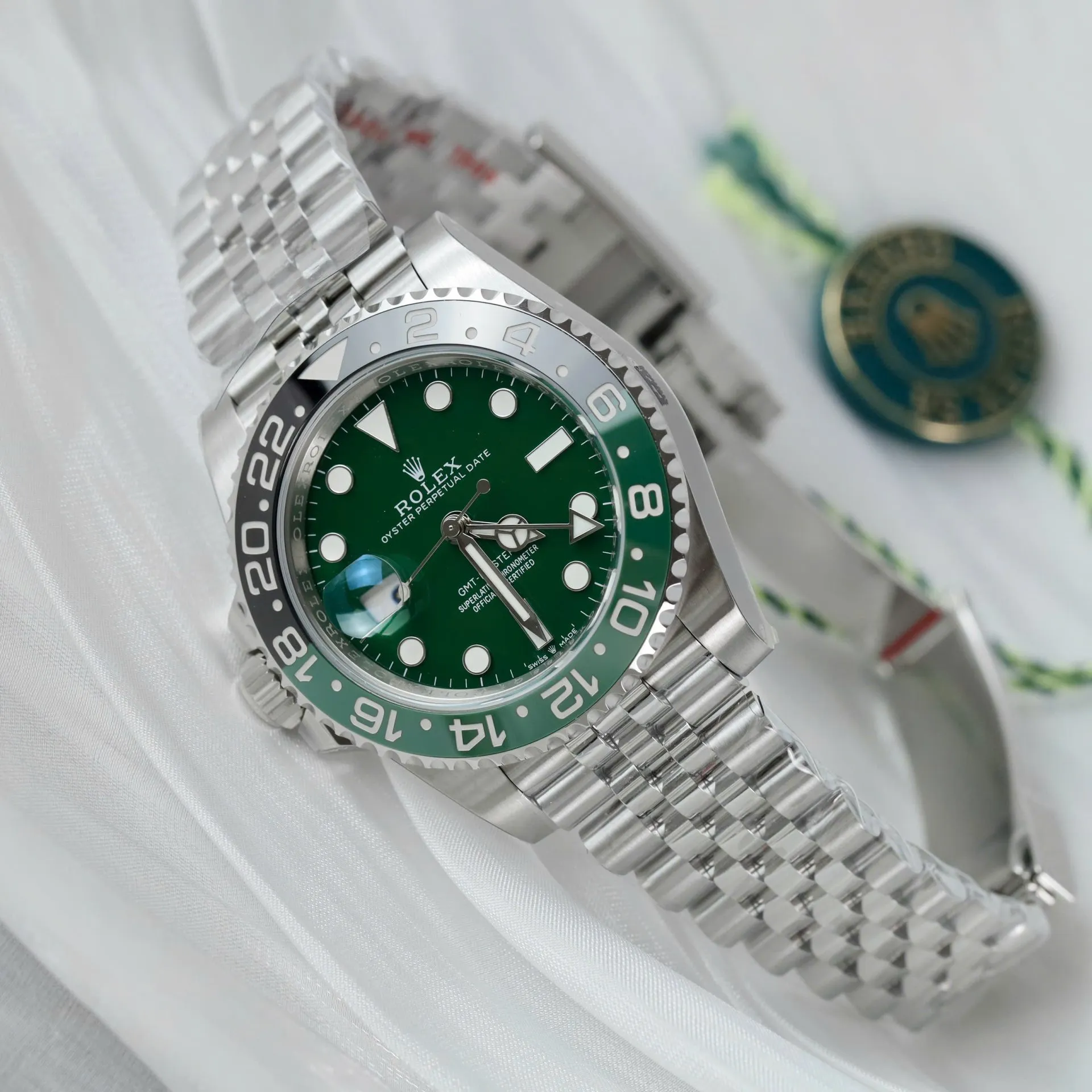 Rolex GMT-Master 126729VTNR 1:1 Replica Zifferblatt in grüne keramik — Gehäusebodendetail