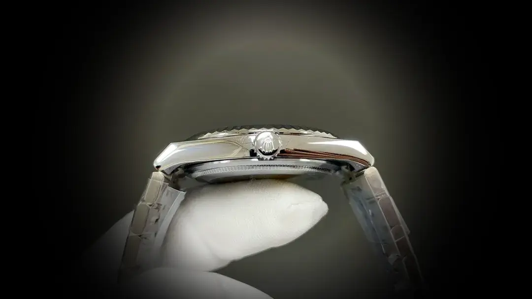 Rolex Land-Dweller 127334 Schweizer Klon 40mm — Handgelenksaufnahme